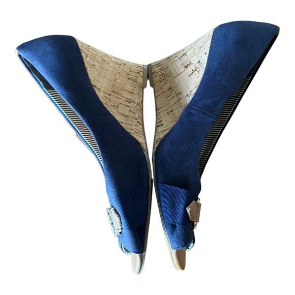 Tommy Hilfiger Navy peep toe wedges with gold accent summer preppy size 10 - Picture 7 of 15